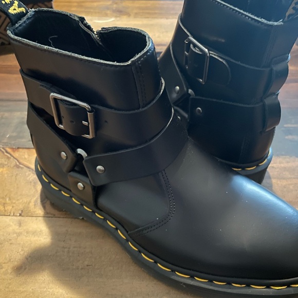 NEW Dr Martens Airwair Jaimes Leather Buckle Chelsea Black Boots Women 7 - Picture 8 of 10